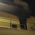 A San Ferdinando incendio in un appartamento in via Maroncelli - FOTO