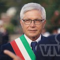 Rifiuti abbandonati, il sindaco: «Basta sacchi neri, si rischiano sanzioni e denunce»