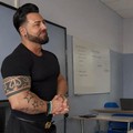 Un professore fuori dagli schemi: il sanferdinandese Roberto Di Muro conquista il mondo scolastico con la sua empatia
