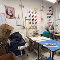 Laboratorio tessile abusivo a San Ferdinando: sequestrati macchinari, capi di abbigliamento e oltre 600 rocche di cotone