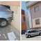 A San Ferdinando un'auto si schianta contro la facciata di un'abitazione
