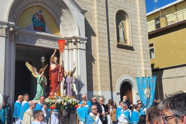 A San Ferdinando di Puglia la processione di Gesù Risorto invade le strade con canti di gioia. <span>Foto Anna Verzicco</span>