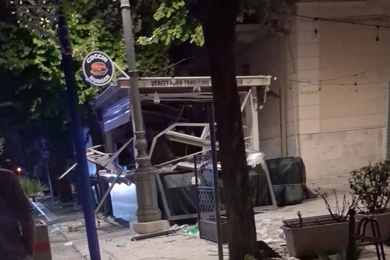 Esplosione nella notte, danneggiato un pub a San Ferdinando
