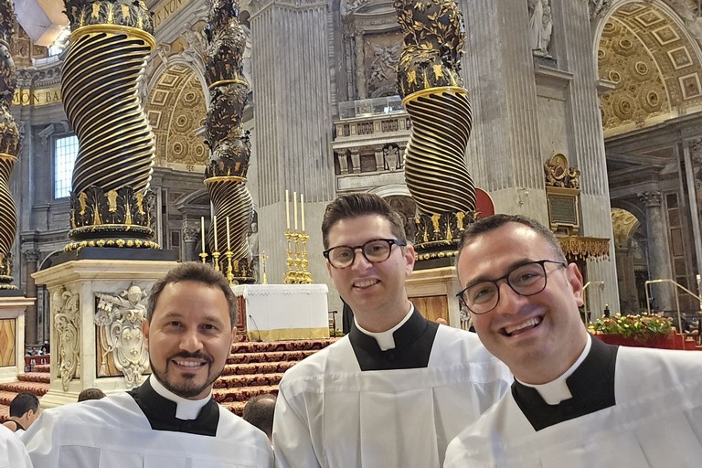 Don Ruggiero Lattanzio e don Paolo Spera a Roma per l'elezione del Papa