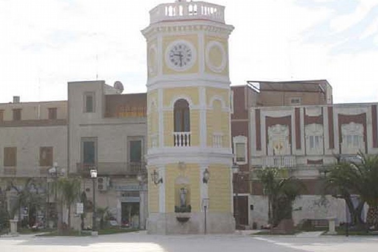 San Ferdinando di Puglia, la torre dell'orologio