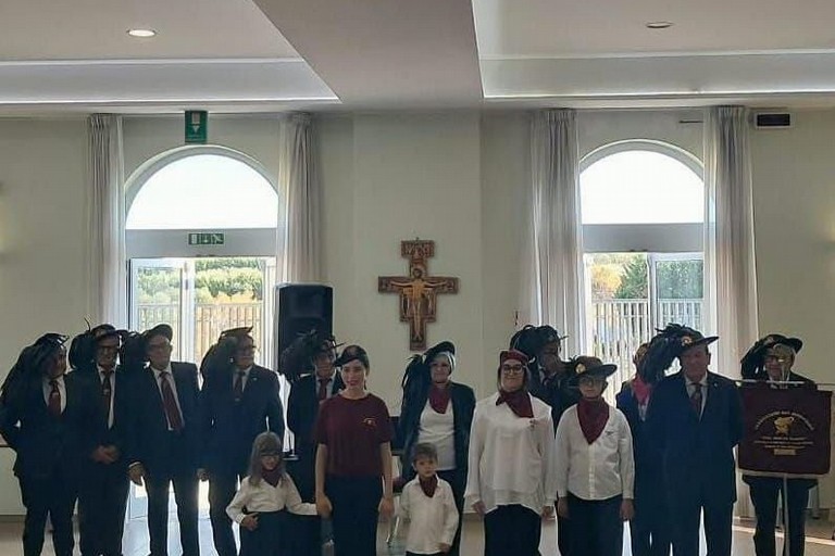 L’associazione Bersaglieri di San Ferdinando arriva a Palazzo Mariano. <span>Foto Pg. Fb. Ass. Bersagleri</span>