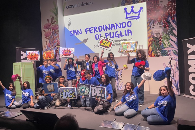 Gli studenti del De Amicis - Giovanni XXIII di San Ferdinando premiati al Salone del Libro di Torino