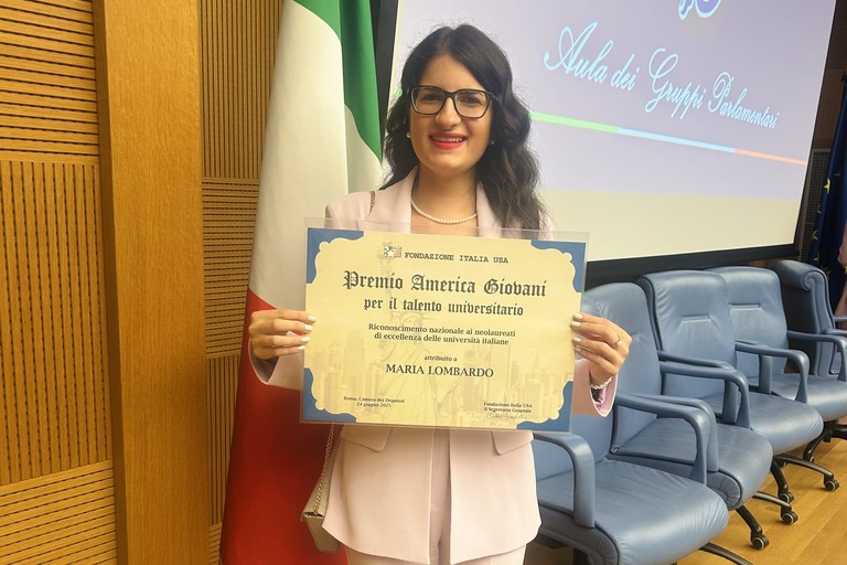 Maria Lombardo riceve il Premio America Giovani per l’impegno profuso nello studio