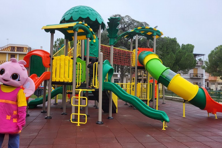 nuovo parco giochi in villa comunale a San Ferdinando