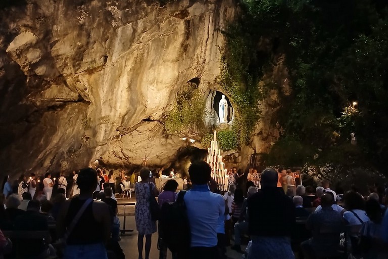 Lourdes a misura di bambino: il viaggio in treno dell'UNITALSI