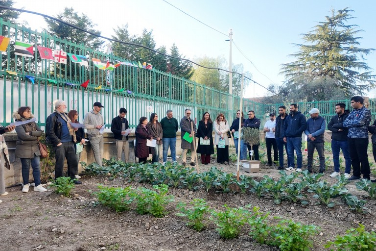 A San Ferdinando il ricordo di Gino Strada con l’inaugurazione dell’orto didattico e la piantumazione di un ulivo