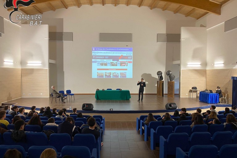 Cultura della legalità, Carabinieri fra i banchi di scuola a San Ferdinando di Puglia