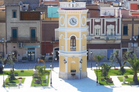 La Torre dell'Orologio a San Ferdinando di Puglia: tra ricordi, storia e patrimonio. <span>Foto pagina Fb Angela Camporeale</span>
