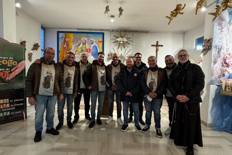 L'UNITALSI di San Ferdinando e i confratelli del Carmine visitano i bambini dell'ospedale Giovanni XXIII. <span>Foto pagina Fb Unitalsi San Ferdinando</span>