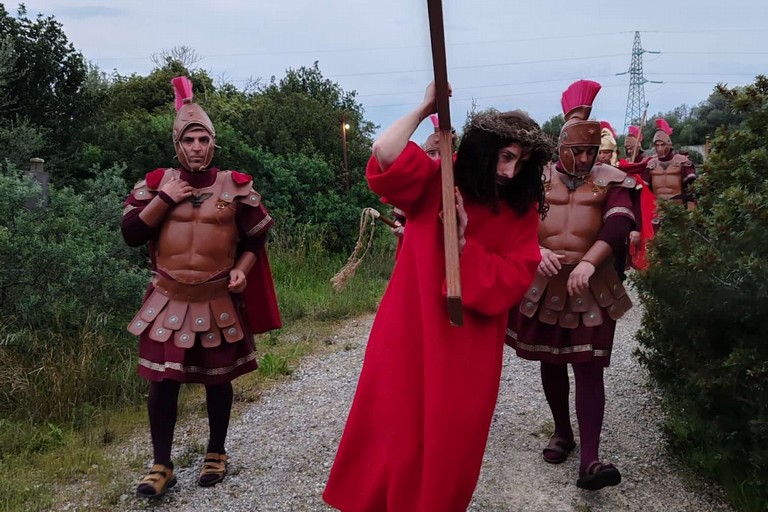 Termina la 15^ edizione della Via Crucis Vivente in cava. <span>Foto Anna Verzicco</span>